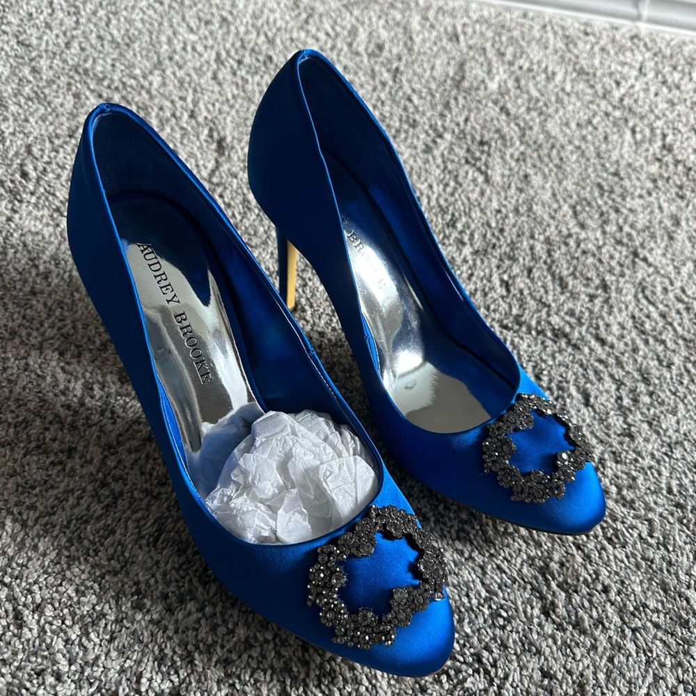 Blue satin pumps